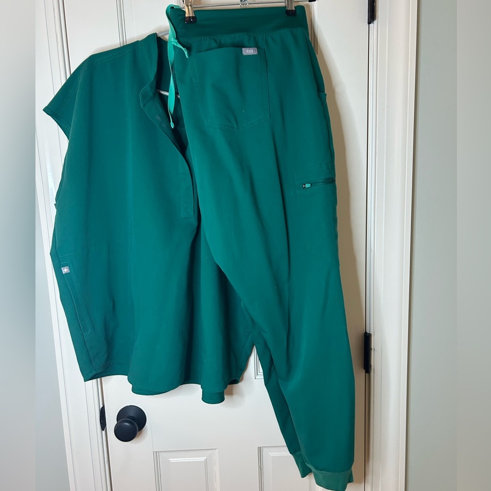 Figs Green Women's Scrub Set